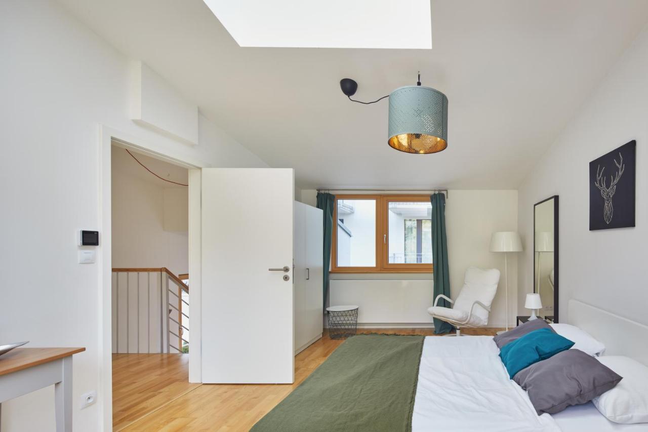 Days - W 2bdr - 3 Balconies - Garage - Next To Park Apartment *